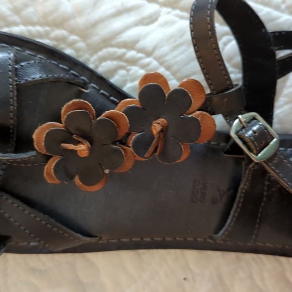 Italian Flower Sandals in Two toned Leather. - Picture 5 of 9